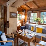 Au Coin Du Feu Hotell 4*