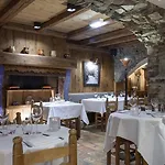 Au Coin Du Feu Hotel 4*