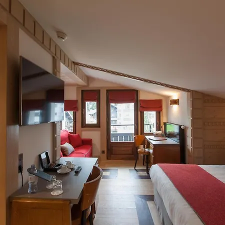 Au Coin Du Feu Hotel 4*