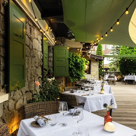 Au Coin Du Feu Hotel 4*