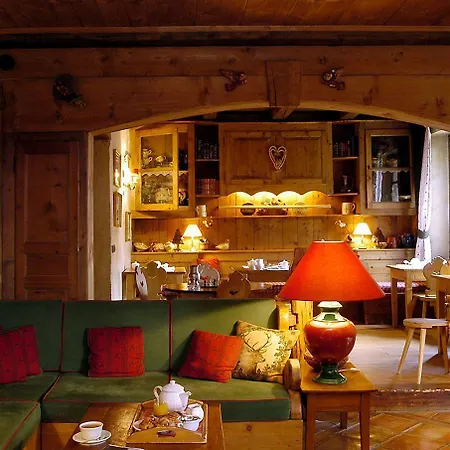 Au Coin Du Feu 4* Межев